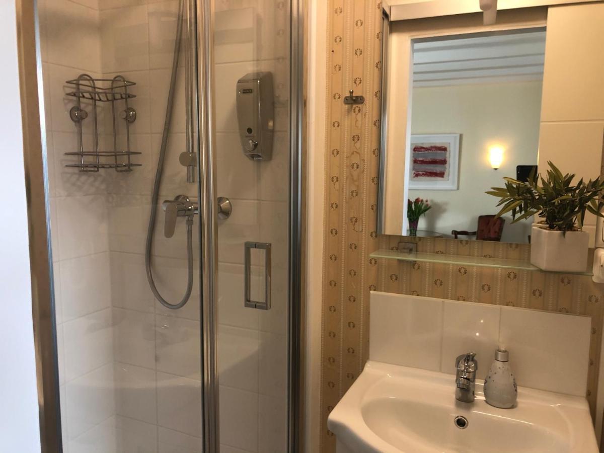 Rhein River Guesthouse - Direkt Am Rhein Leverkusen Eksteriør billede