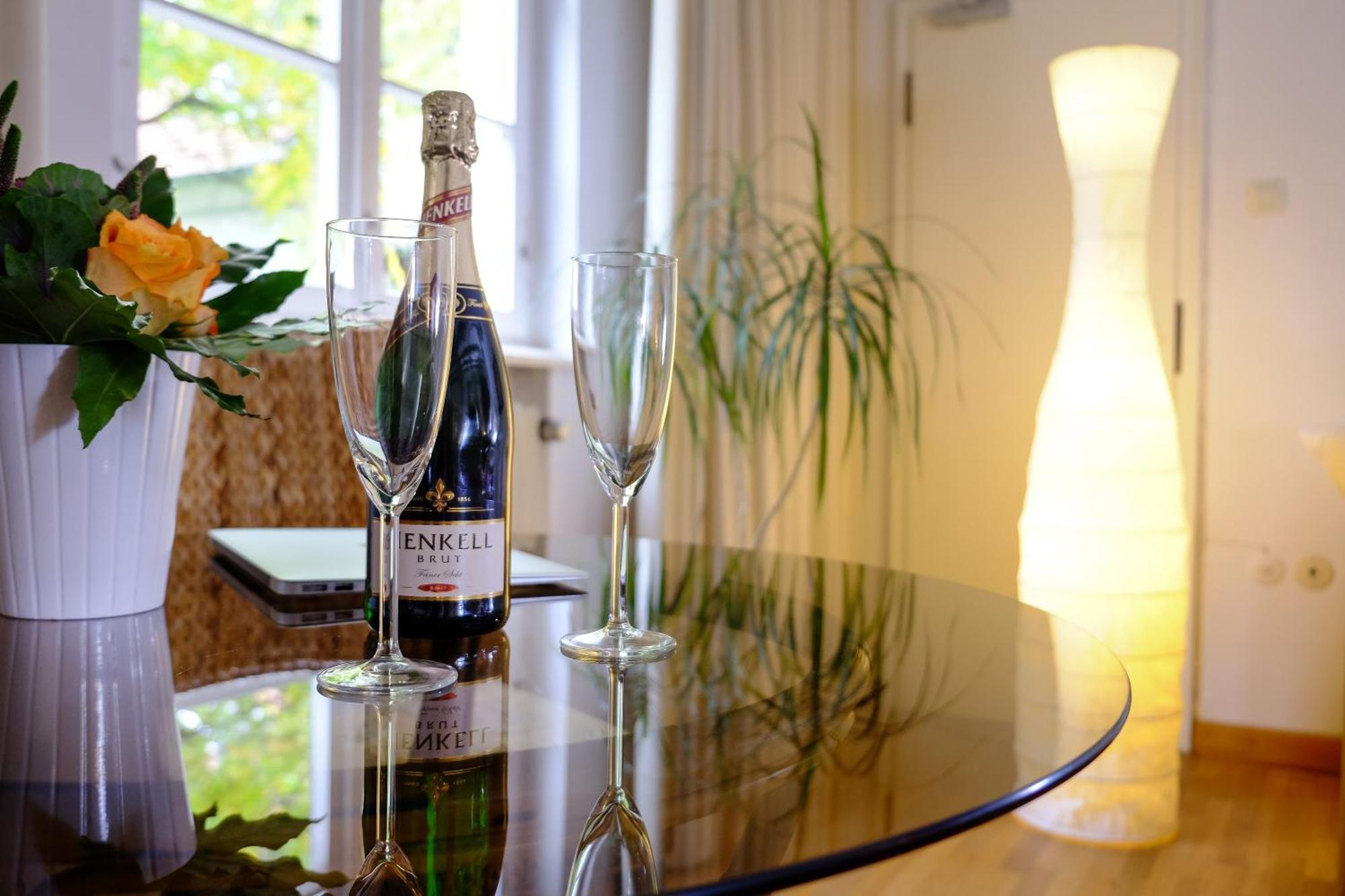 Rhein River Guesthouse - Direkt Am Rhein Leverkusen Eksteriør billede
