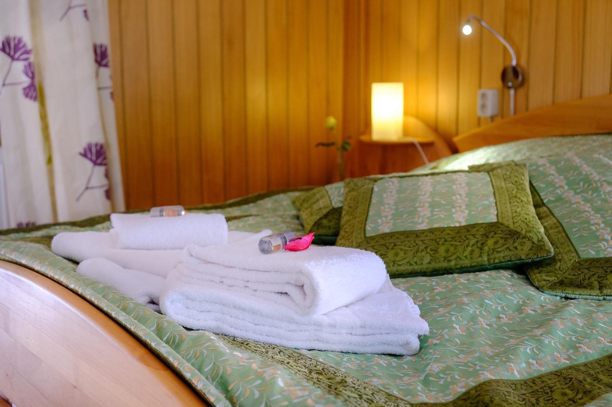 Rhein River Guesthouse - Direkt Am Rhein Leverkusen Eksteriør billede