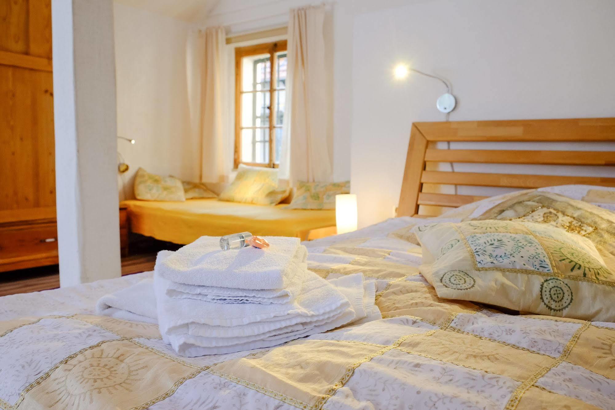 Rhein River Guesthouse - Direkt Am Rhein Leverkusen Eksteriør billede