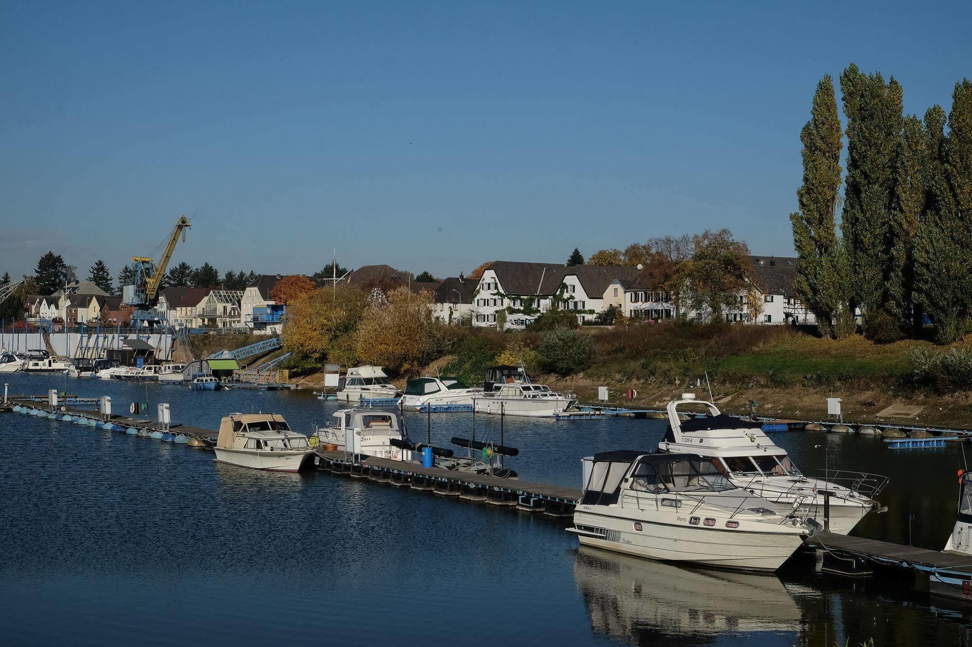 Rhein River Guesthouse - Direkt Am Rhein Leverkusen Eksteriør billede