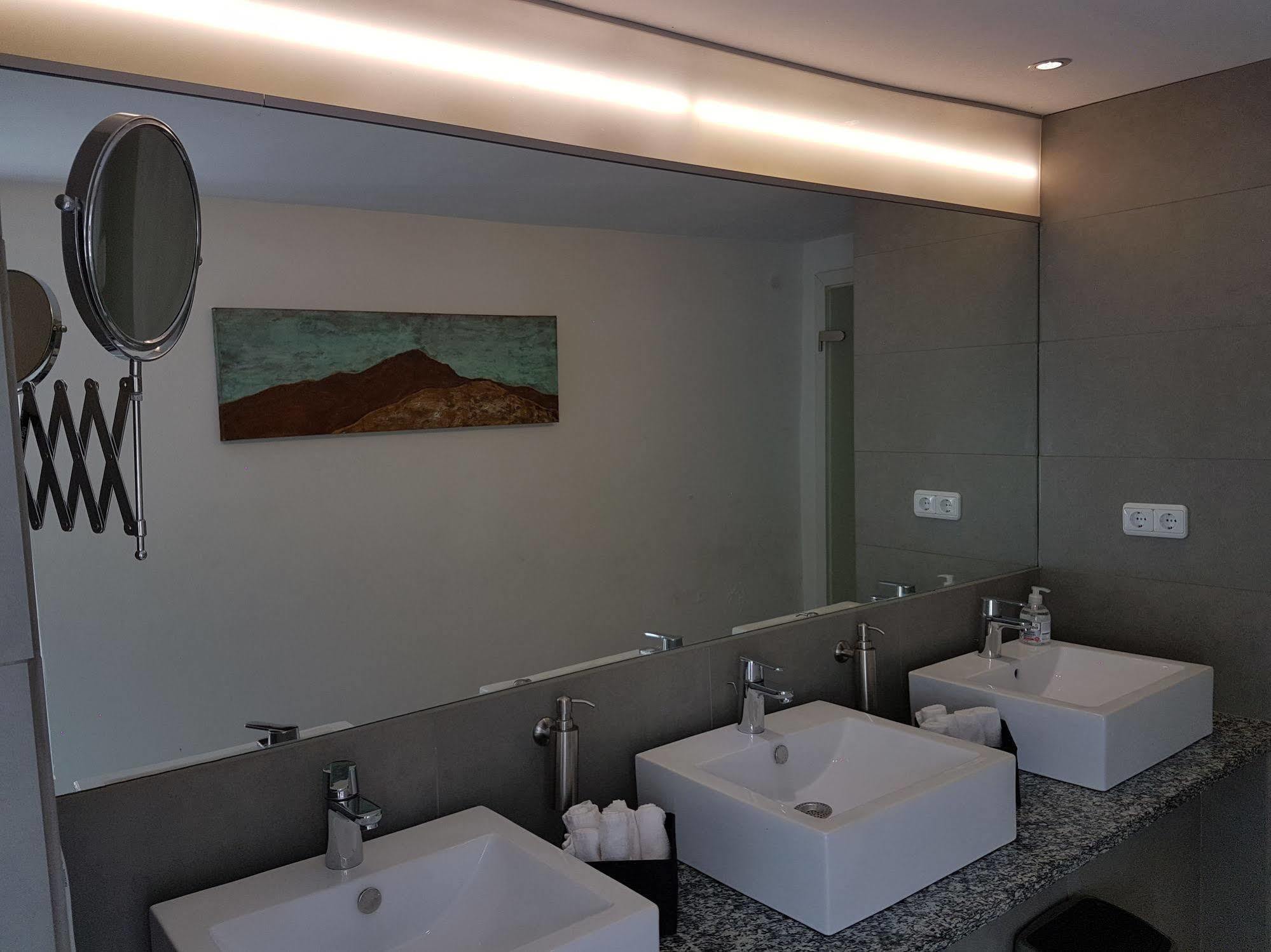 Rhein River Guesthouse - Direkt Am Rhein Leverkusen Eksteriør billede